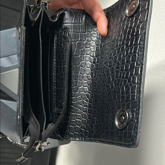 Black Croc-Embossed Crossbody Bag - Picture 3 of 9